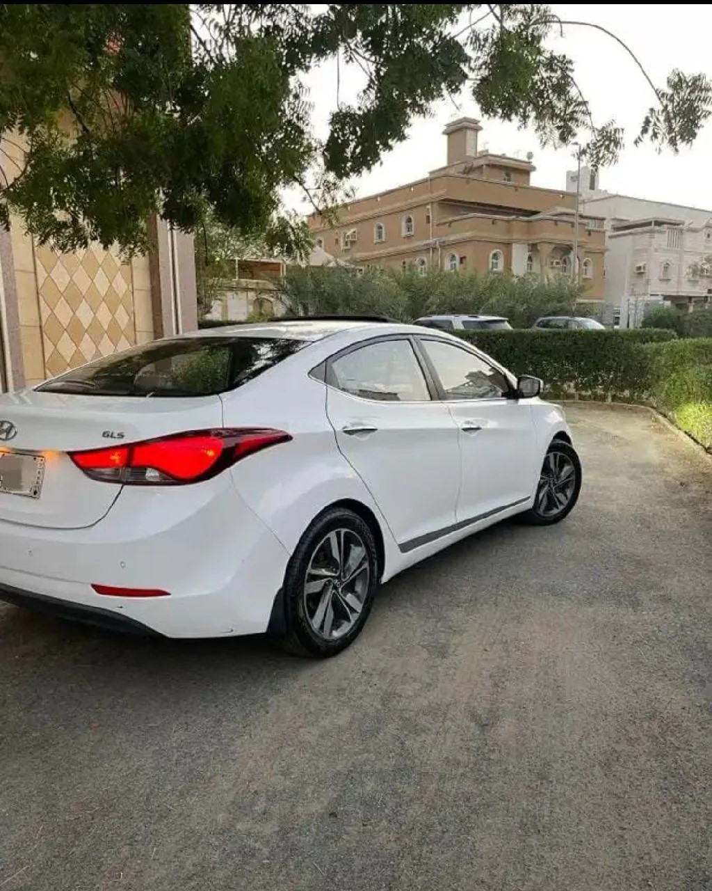 هيونداي النترا 2015 GLS بصمة فل كامل بحالة الوكالة فتحة سقف دخول زكي شاشة وكالة تدعيم البلوتوث 